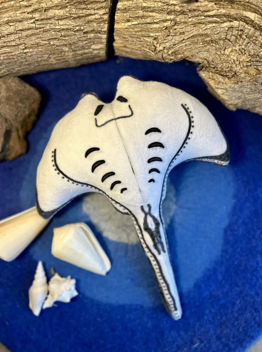 Bamba Stingray Rattle Plushie