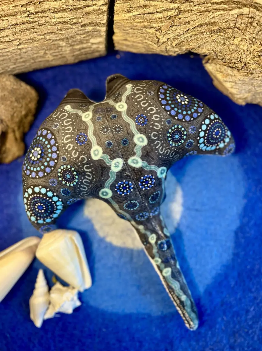 Bamba Stingray Rattle Plushie - Image 2