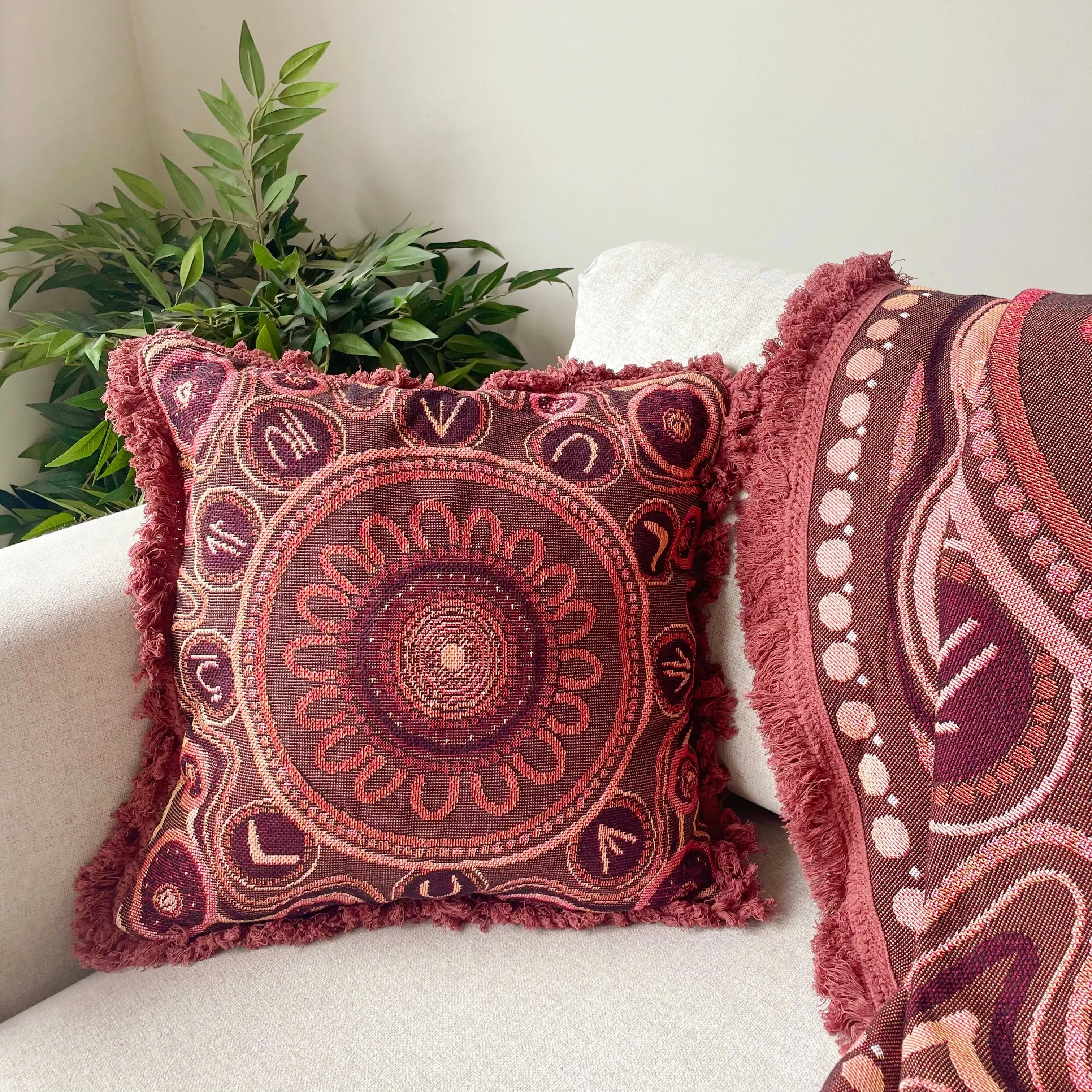 Yarning Circle Cushion Cover - Image 4