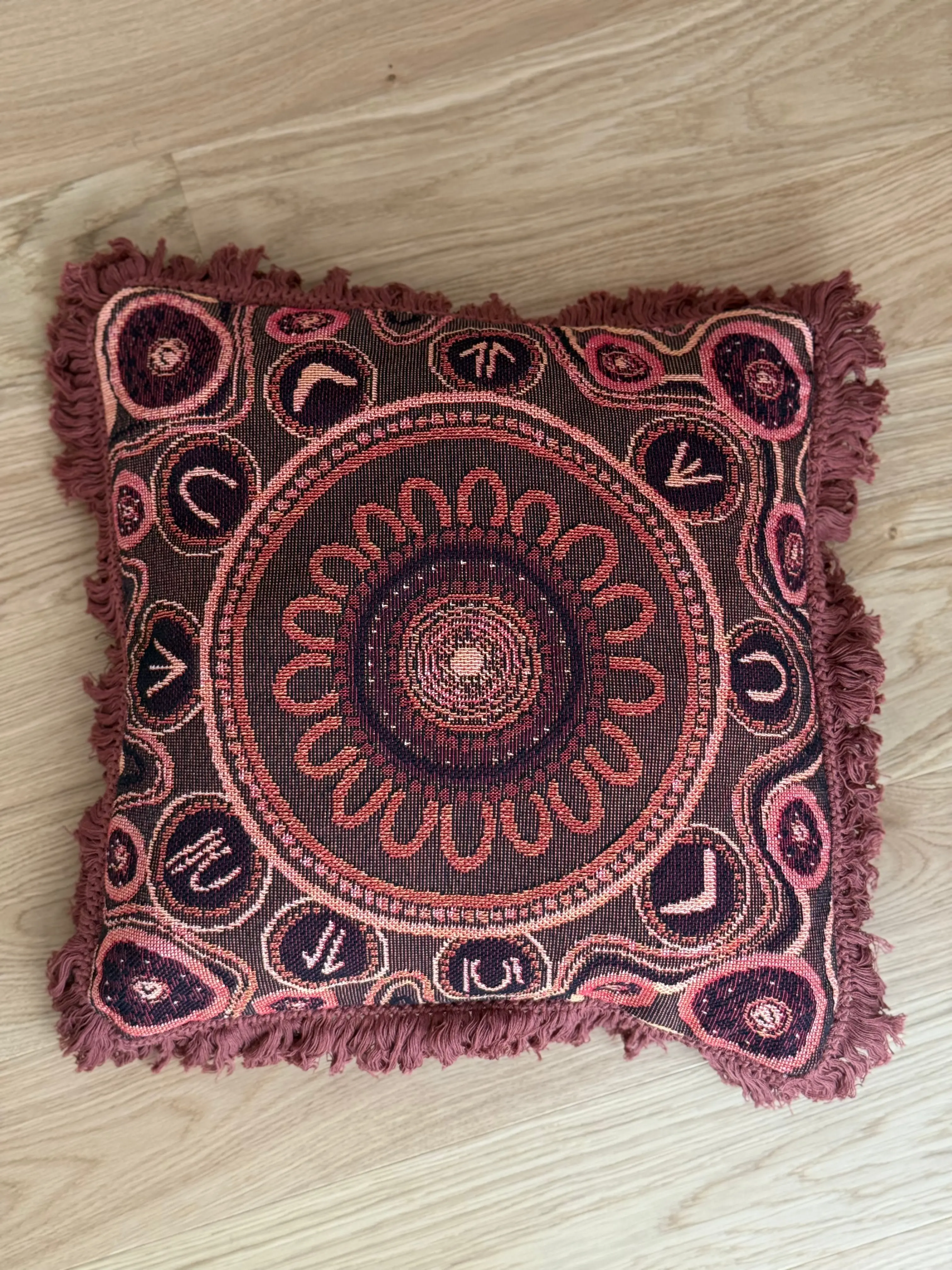 Yarning Circle Cushion Cover - Image 5