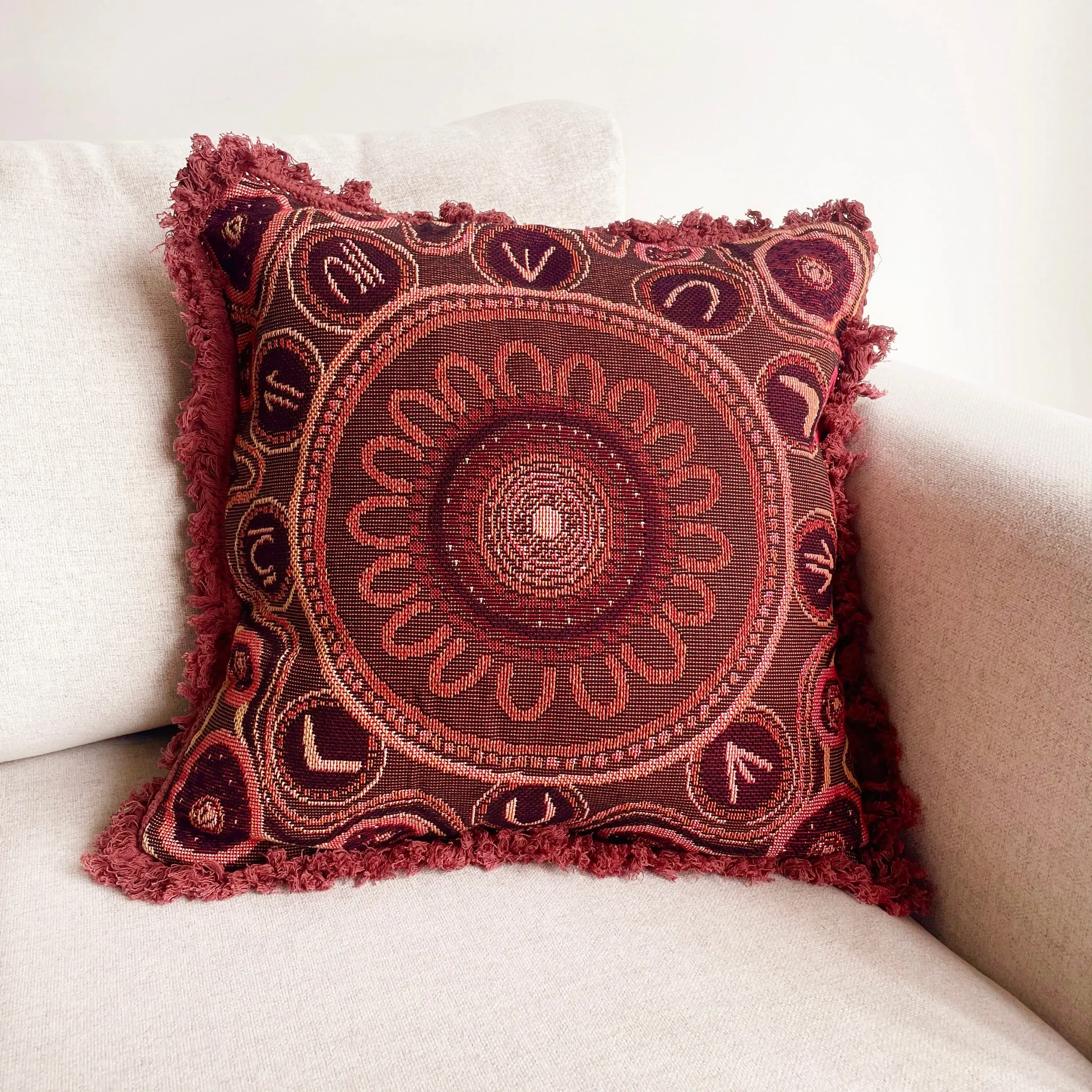Yarning Circle Cushion Cover - Image 7