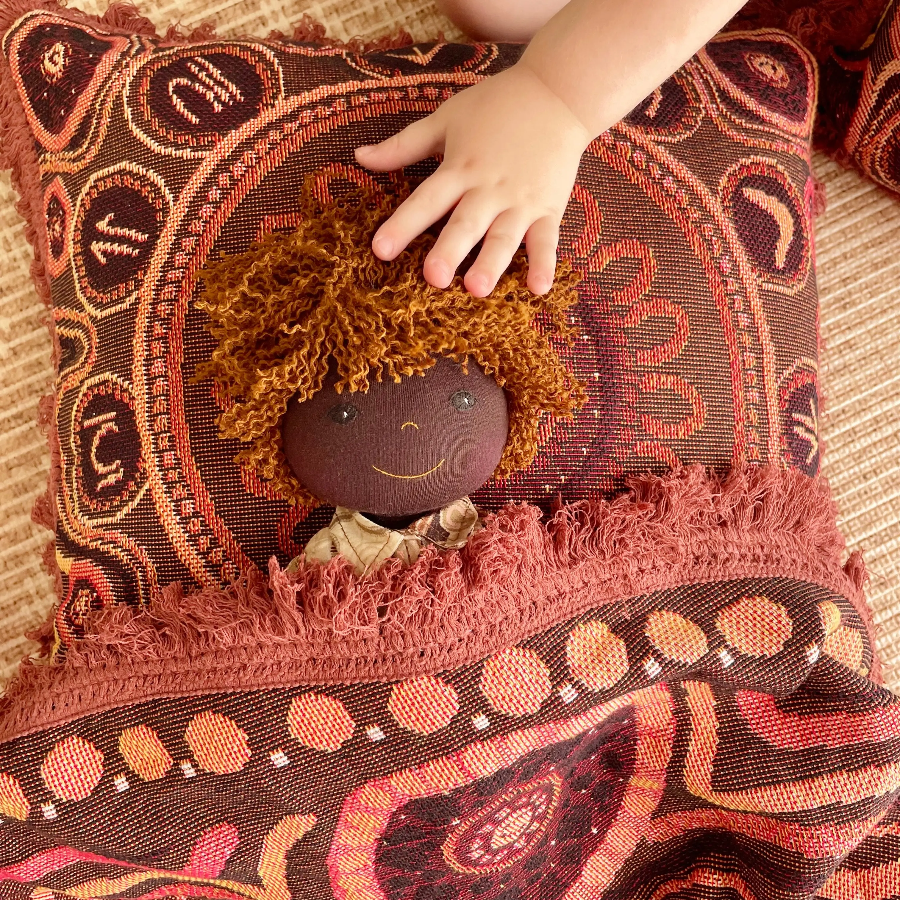 Yarning Circle Cushion Cover - Image 8